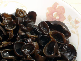 Ekstrakt z grzybów czarnych w proszku zawierający 10% polisacharydów Rozpuszczalny w wodzie do regulacji poziomu cukru we krwi i żywności funkcjonalnej dla hipolipidemii